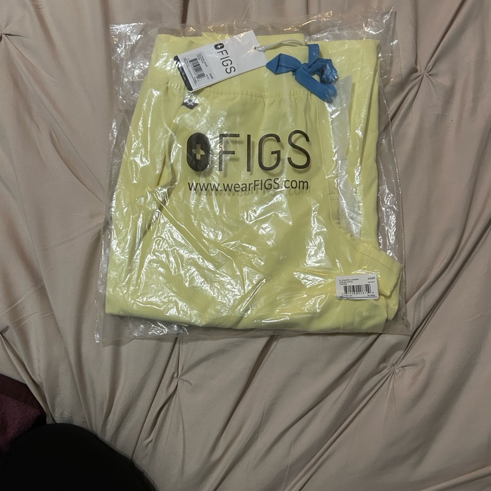 Figs Yellow Scrub Set